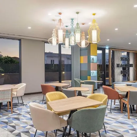 酒店 Hampton By Hilton Airport 4*