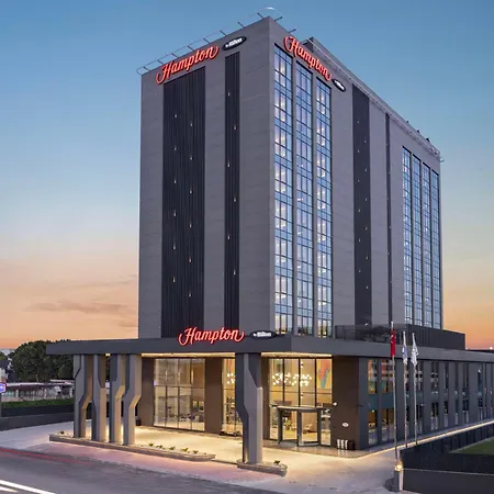 酒店 Hampton By Hilton Airport 4*