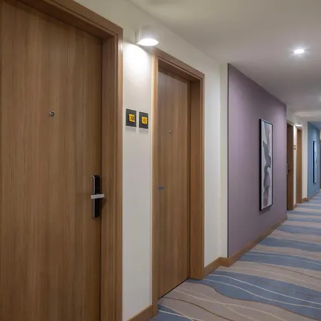 酒店 Hampton By Hilton Airport 4*