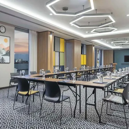 酒店 Hampton By Hilton Airport 4*