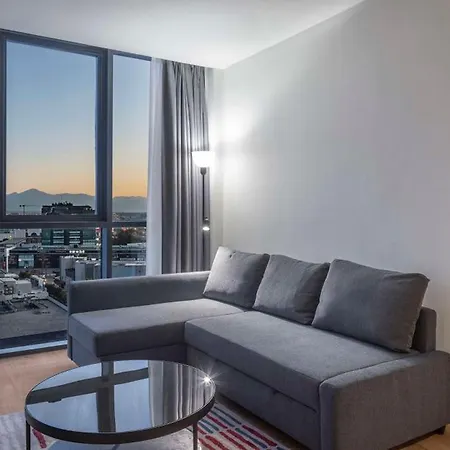 ホテル Hampton By Hilton Airport